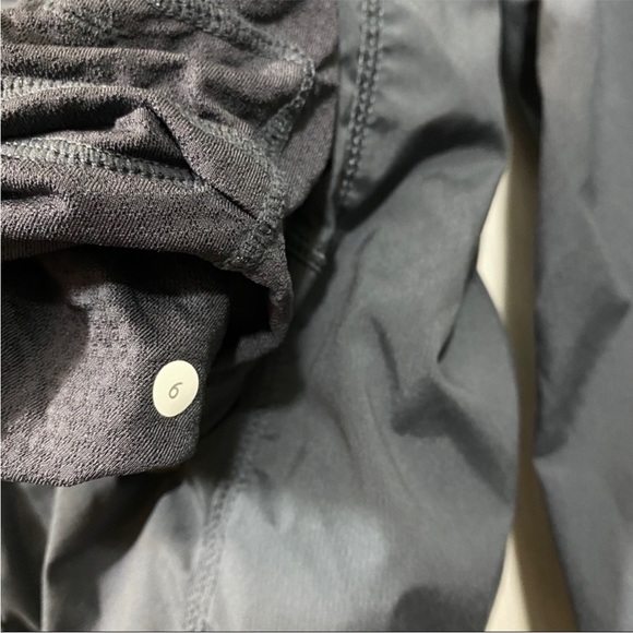 Lululemon Resolution Jacket size 6 - Picture 10 of 12